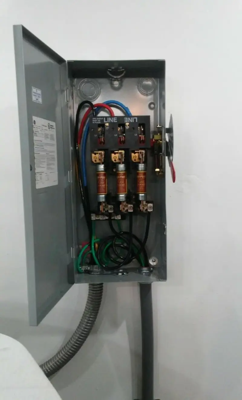 Three-phase disconnect switch installed for Smoke Detector Installation in Tupelo